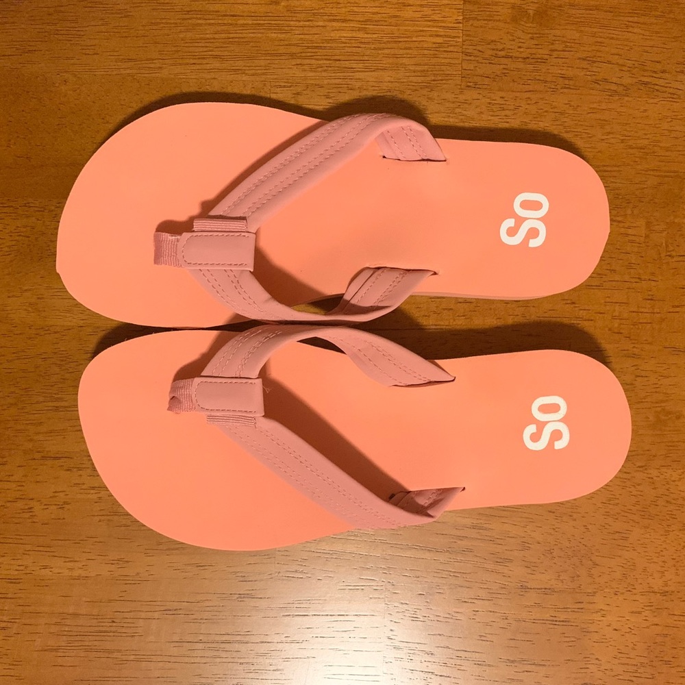 Peach flip flops 7/8